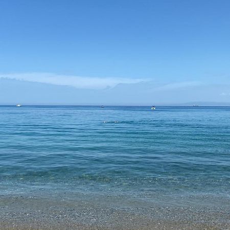 Tra mare e lago Torre di Faro Exterior foto
