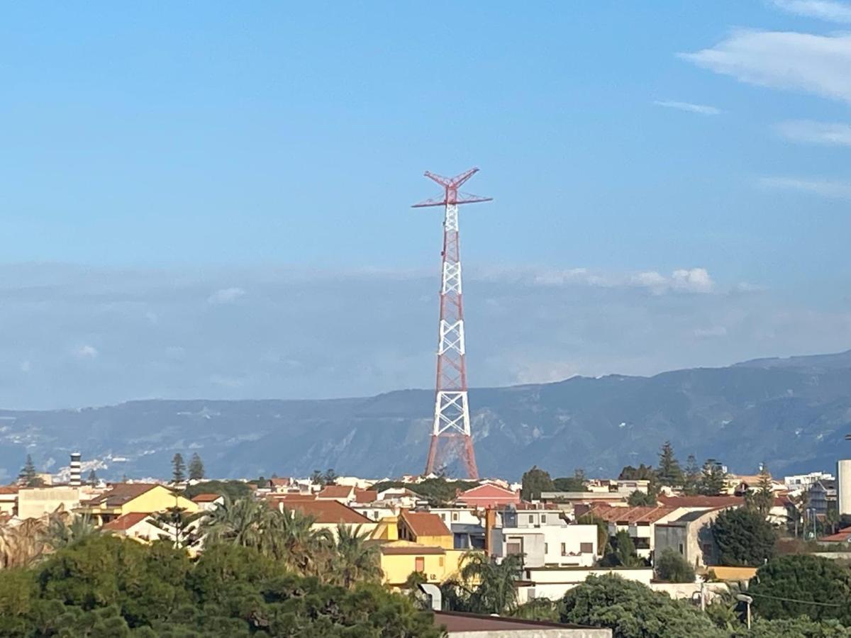 Tra mare e lago Torre di Faro Exterior foto