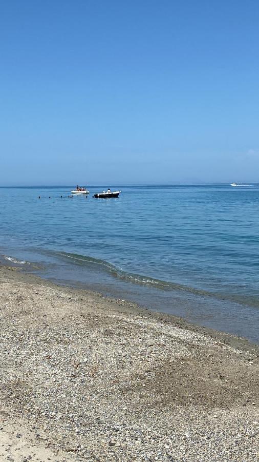 Tra mare e lago Torre di Faro Exterior foto